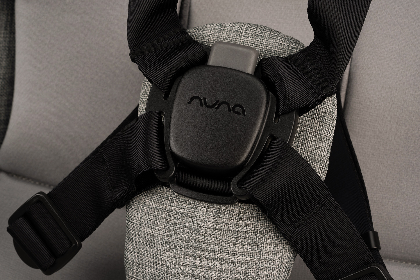 NUNA TRIV NEXT BMW GRAPHENE W/ Adapter & Rain cover